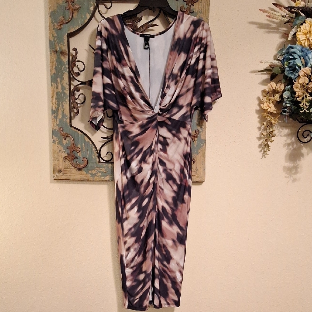Forever 21 Black V-Neck W/Front Slit Dress. NWOT Size LARGE